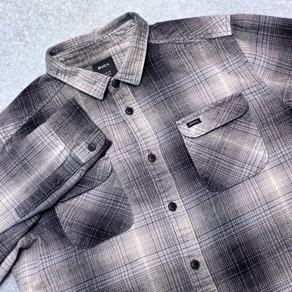 RVCA Men's Grey Black Ombre Plaid Flannel Button Down Shirt Regular Fit‎ Medium